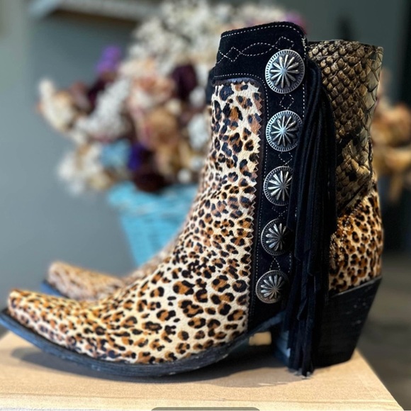 Old Gringo Double D Ranch “Skat Kat” hair on hide - Picture 2 of 10